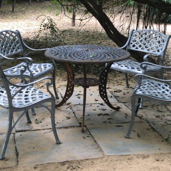 Metal Outdoor Furniture in Dubai